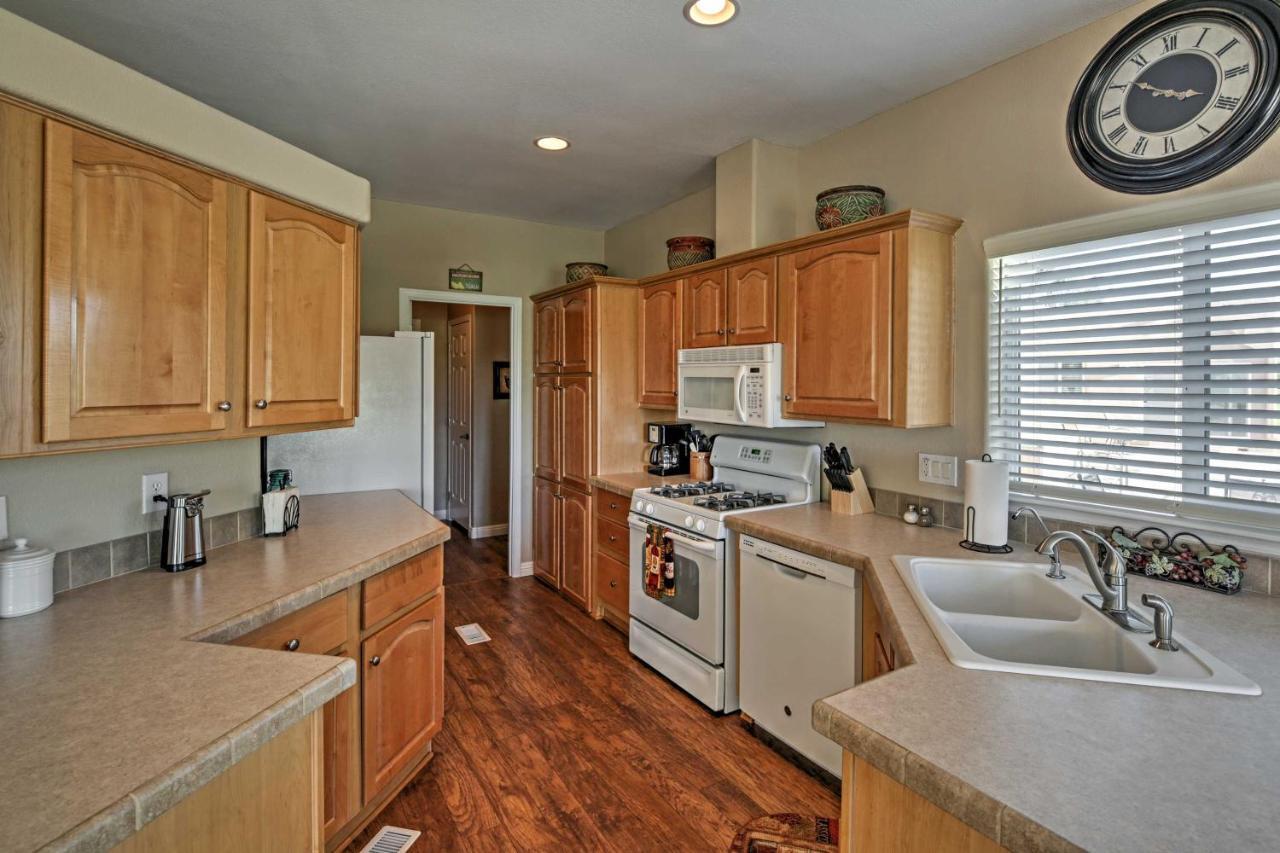 Rivers Edge Golf Condo With Beach Access And Patio! Needles Exterior photo